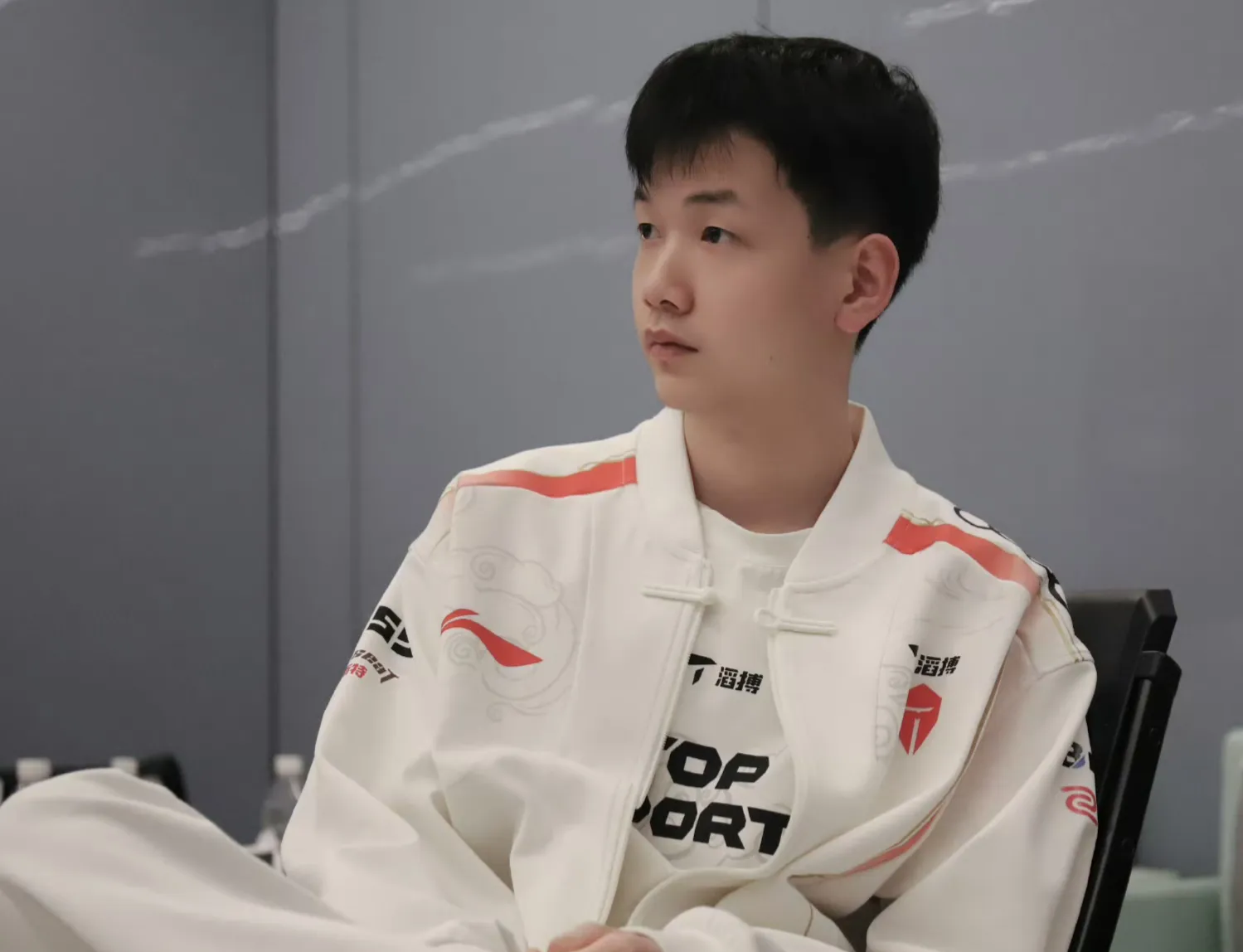 包含TES翻盘TSM，Hanssama极限生还后反打焦点之战成都决赛之夜，锁定晋级资格的词条