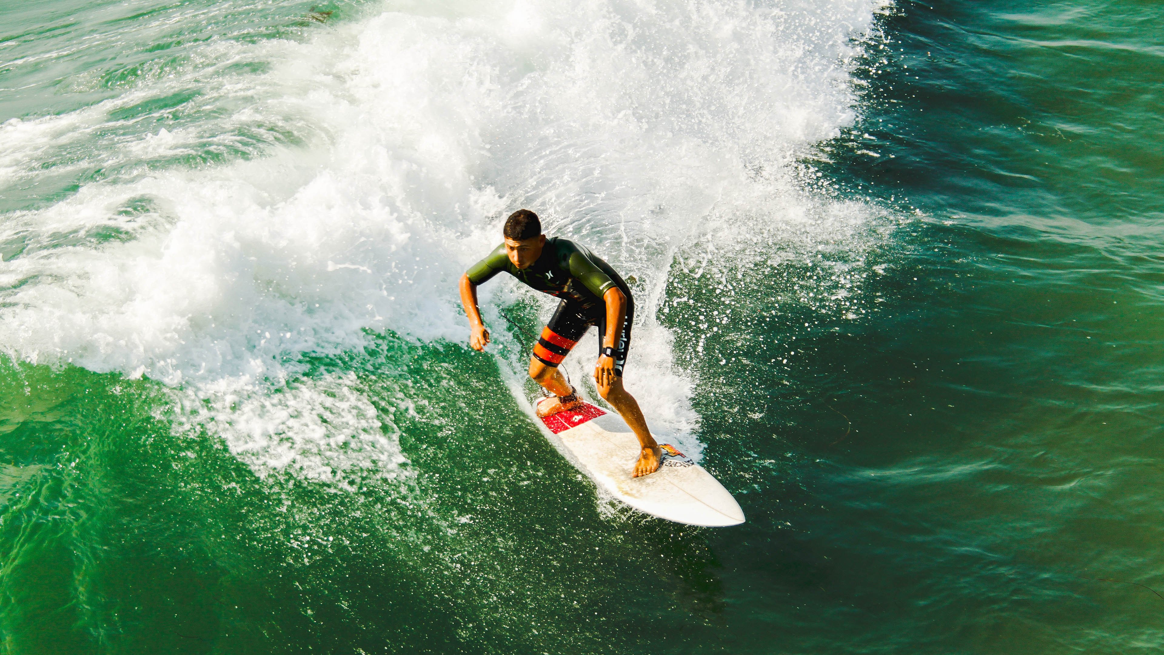 凯塞多一夫当关！曼城豪华战舰竟被无名小卒掀翻，瓜迪奥拉战术失灵夜