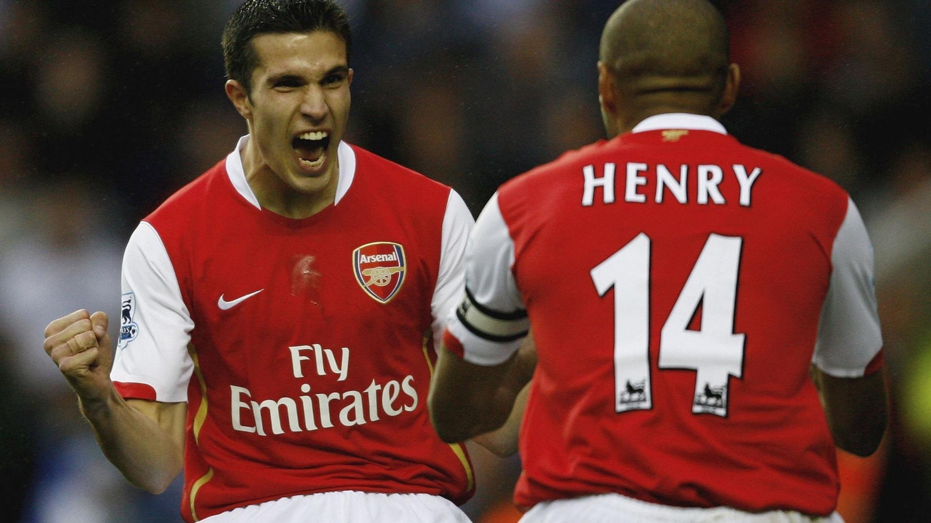 终场哨响,全员立正!法比尼奥统治级爆发,莱比锡红牛无情粉碎瑞典铁壁