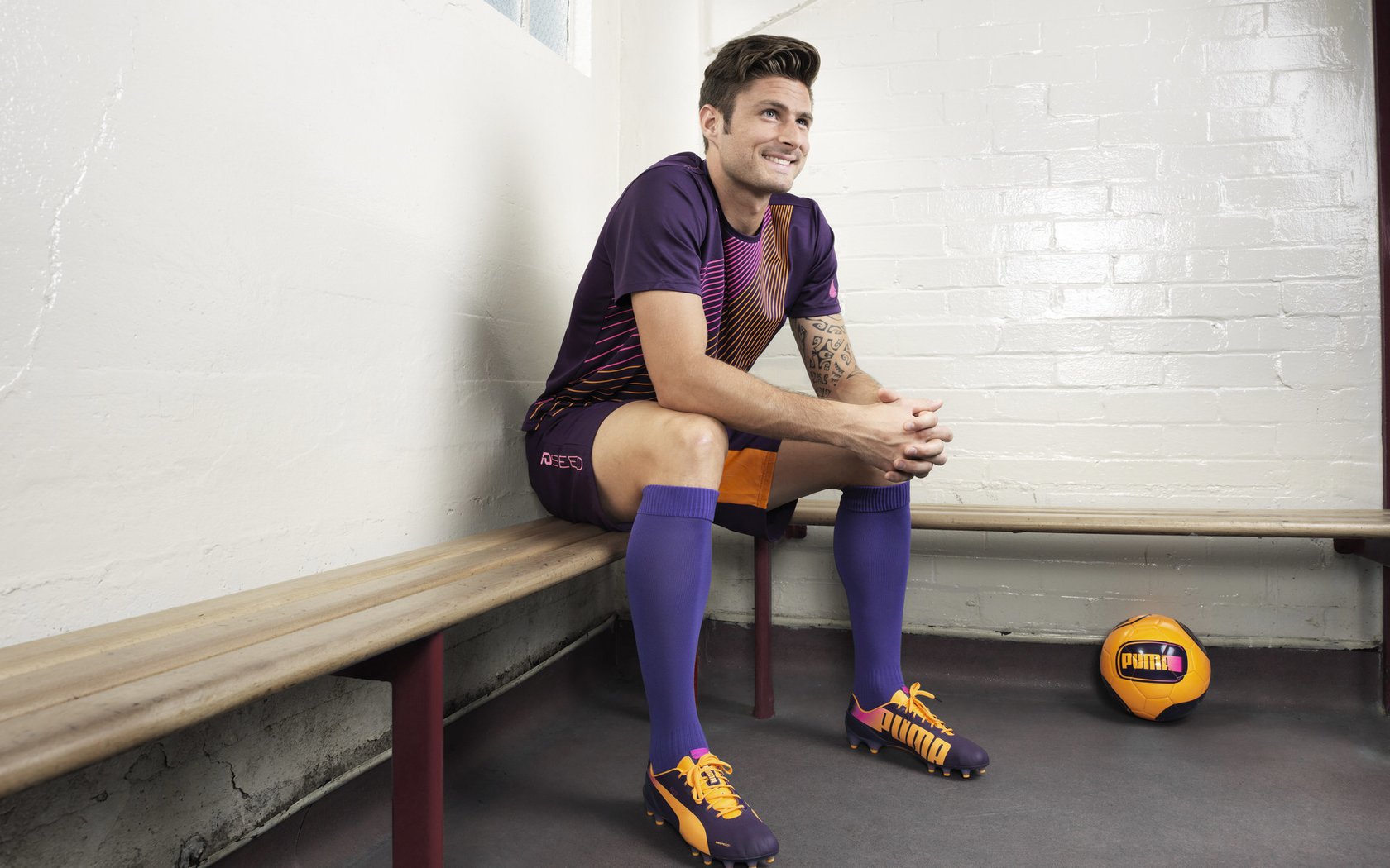 F1街道赛之夜，苏亚雷斯个人能力完美绽放，诠释赛车艺术的巅峰